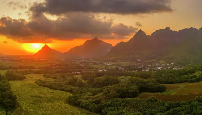 Framed Print : View of golden sunset behind Long Mountain and patchwork of green fields, Mauritius, Indian Ocean, Africa Framed Print : View of golden sunset behind Long Mountain and patchwork of green fields, Mauritius, Indian Ocean, Africa