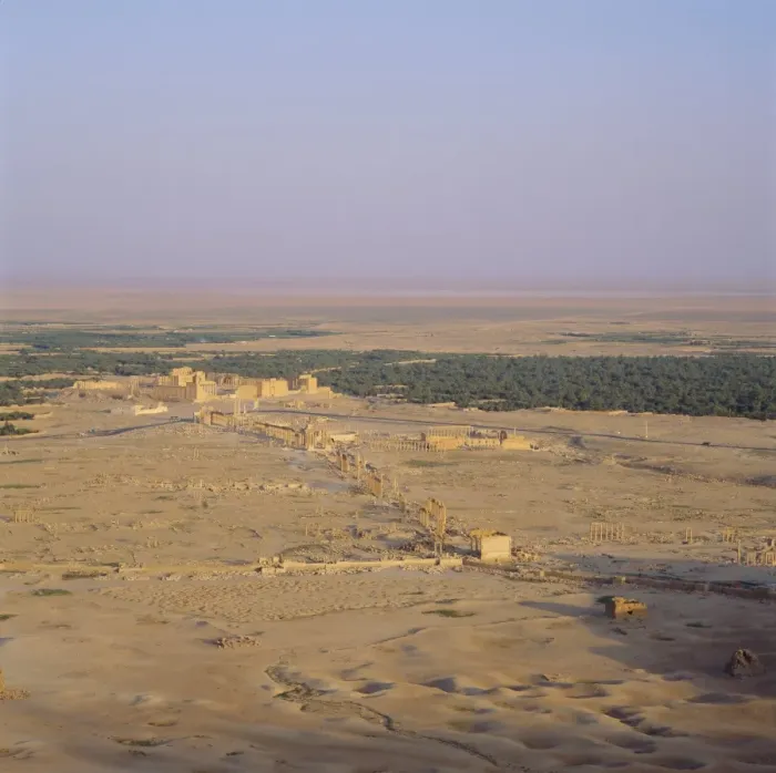 Framed Print : View over Graeco-Roman city towards Roman Temple of Bel Framed Print : View over Graeco-Roman city towards Roman Temple of Bel