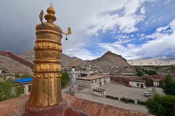 View over Gyantse and its dzong, Tibet, China, Asia