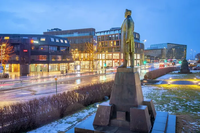 Framed Print : View of Hannes Hafstein statue at the Prime Minister's Office in city centre of Reykjavik at dusk, Reykjavik, Iceland Framed Print : View of Hannes Hafstein statue at the Prime Minister's Office in city centre of Reykjavik at dusk, Reykjavik, Iceland