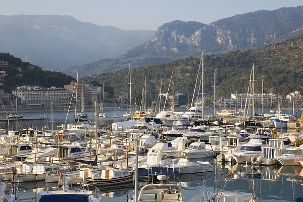 View across the harbour, Port de Soller, Mallorca, Balearic Islands, Spain
