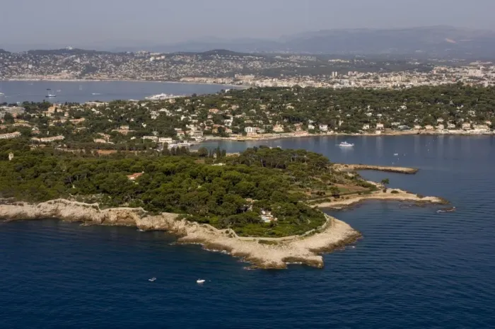 Framed Print : View from helicopter of Cap d Antibes, Alpes-Maritimes, Provence, Cote d Azur Framed Print : View from helicopter of Cap d Antibes, Alpes-Maritimes, Provence, Cote d Azur