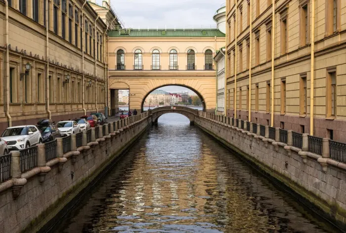 Framed Print : View towards Hermitage Bridge over Zimniaya Kanavka (Winter Canal), and Neva River beyond Framed Print : View towards Hermitage Bridge over Zimniaya Kanavka (Winter Canal), and Neva River beyond