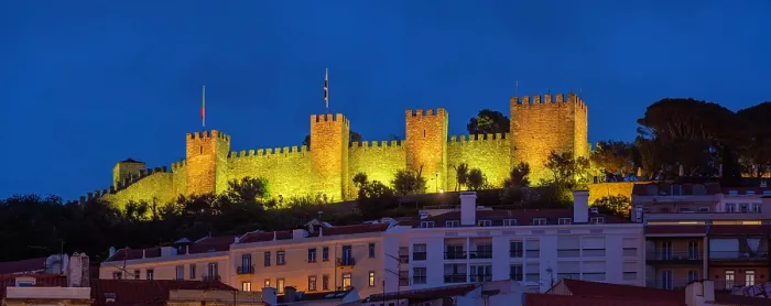 Framed Print : View of hilltop Castelo de Sao Jorge, (Lisbon Castle) illuminated at dusk, Lisbon, Portugal, Europe Framed Print : View of hilltop Castelo de Sao Jorge, (Lisbon Castle) illuminated at dusk, Lisbon, Portugal, Europe