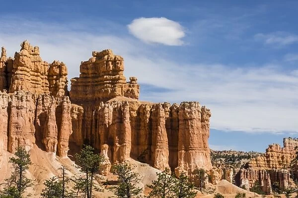 View of hoodoo formations from the Fairyland Trail in Bryce Canyon National Park