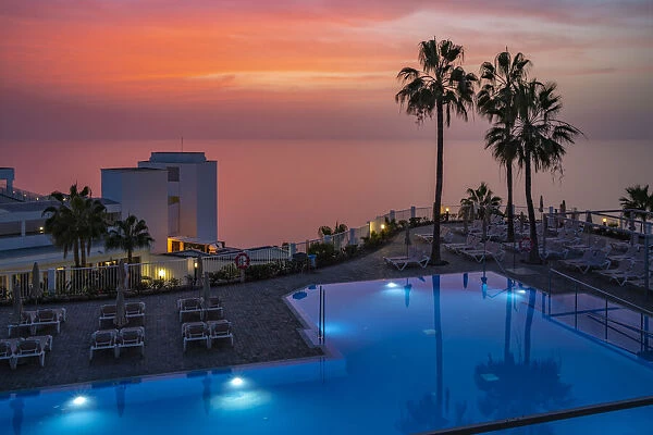 View of hotel pool and Atlantic Ocean at sunset, Playa de Puerto Rico, Gran Canaria, Canary Islands, Spain, Atlantic, Europe