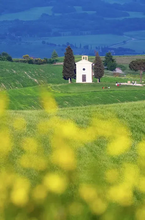 Framed Print : View towards the iconic Chapel of Madonna di Vitaleta, Val d'Orcia, UNESCO, Tuscany, Italy