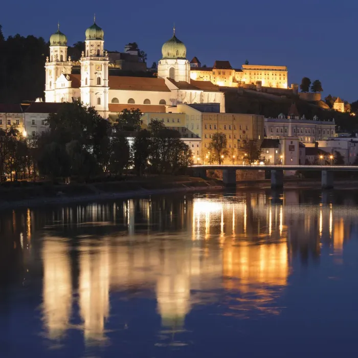 Framed Print : View over Inn River to Cathedral of St. Stephen and Veste Oberhaus fortress, Passau Framed Print : View over Inn River to Cathedral of St. Stephen and Veste Oberhaus fortress, Passau