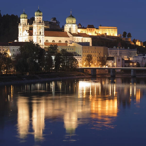 View over Inn River to Cathedral of St.Stephen and Veste Oberhaus fortress, Passau