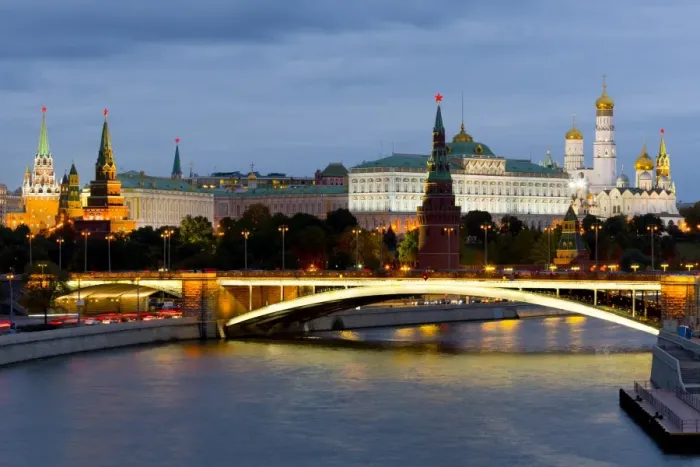 Framed Print : View of the Kremlin on the banks of the Moscow River, Moscow, Russia, Europe Framed Print : View of the Kremlin on the banks of the Moscow River, Moscow, Russia, Europe