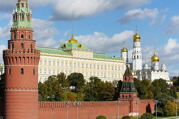 View of the Kremlin, UNESCO World Heritage Site, Moscow, Russia, Europe