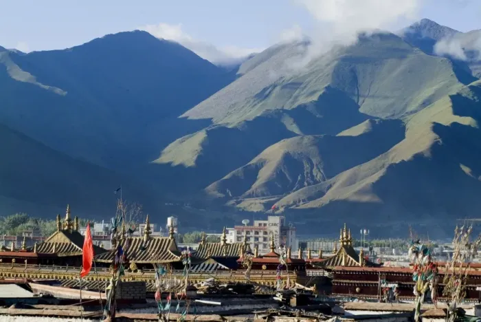 Framed Print : View over Lhasa, Tibet, China, Asia Framed Print : View over Lhasa, Tibet, China, Asia