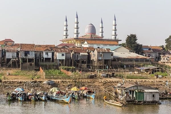 View of life along the Tonle Sap River headed towards Phnom Penh, Cambodia, Indochina