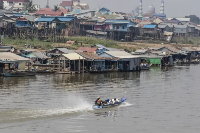 Framed Print : View of life along the Tonle Sap River headed towards Phnom Penh, Cambodia, Indochina Framed Print : View of life along the Tonle Sap River headed towards Phnom Penh, Cambodia, Indochina