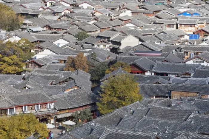Framed Print : View of Lijiang, UNESCO World Heritage Site, Yunnan, China, Asia Framed Print : View of Lijiang, UNESCO World Heritage Site, Yunnan, China, Asia