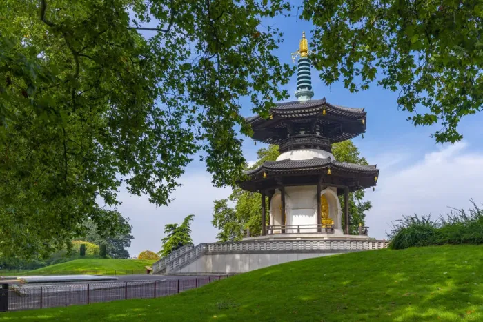 Framed Print : View of The London Peace Pagoda, Battersea Park, Nine Elms Lane, London, England Framed Print : View of The London Peace Pagoda, Battersea Park, Nine Elms Lane, London, England