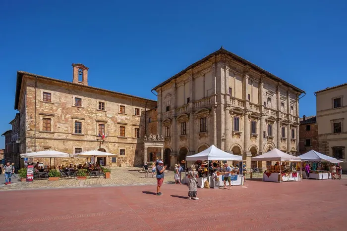 Framed Print : View of market stalls in Piazza Grande in Montepulciano, Montepulciano, Province of Siena, Tuscany, Italy, Europe Framed Print : View of market stalls in Piazza Grande in Montepulciano, Montepulciano, Province of Siena, Tuscany, Italy, Europe
