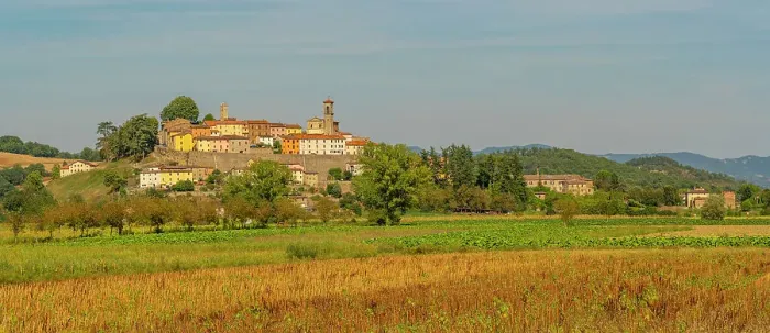 Framed Print : View of Monterchi and surrounding countryside, Province of Arezzo, Tuscany, Italy, Europe Framed Print : View of Monterchi and surrounding countryside, Province of Arezzo, Tuscany, Italy, Europe