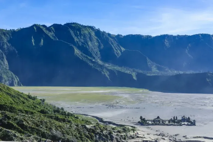 Framed Print : View over the Mount Bromo crater, Bromo Tengger Semeru National Park, Java, Indonesia, Southeast Asia, Asia Framed Print : View over the Mount Bromo crater, Bromo Tengger Semeru National Park, Java, Indonesia, Southeast Asia, Asia