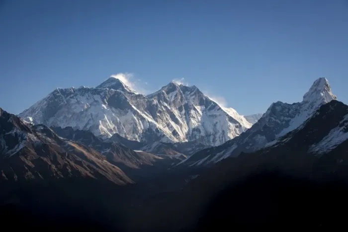 Framed Print : A view of Mount Everest, distant peak to the left behind the Nuptse-Lhotse ridge Framed Print : A view of Mount Everest, distant peak to the left behind the Nuptse-Lhotse ridge