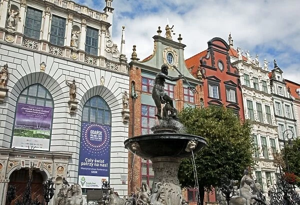 View of Neptunes Fountain and Artus Court, Gdansk, Pomerania, Poland, Europe
