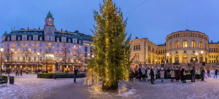 Framed Print : View of Norwegian Parliament and Christmas tree on Karl Johans Gate during winter at dusk, Oslo, Norway, Scandinavia Framed Print : View of Norwegian Parliament and Christmas tree on Karl Johans Gate during winter at dusk, Oslo, Norway, Scandinavia