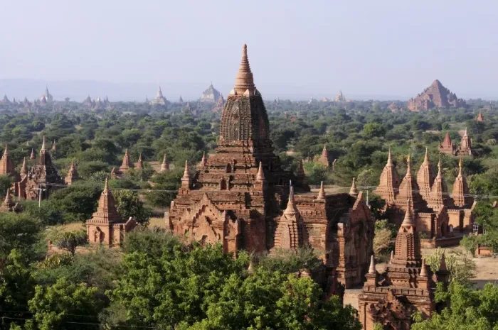 Framed Print : View over the old temples and pagodas of the ruined city of Bagan, Bagan, Myanmar, Asia Framed Print : View over the old temples and pagodas of the ruined city of Bagan, Bagan, Myanmar, Asia