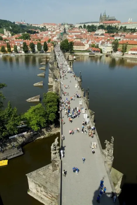 Framed Print : View overlooking Charles Bridge towards Mala Strana, Prague, UNESCO World Heritage Site Framed Print : View overlooking Charles Bridge towards Mala Strana, Prague, UNESCO World Heritage Site