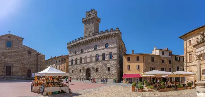 Framed Print : View of Palazzo Comunale in Piazza Grande in Montepulciano, Montepulciano, Province of Siena, Tuscany, Italy, Europe Framed Print : View of Palazzo Comunale in Piazza Grande in Montepulciano, Montepulciano, Province of Siena, Tuscany, Italy, Europe