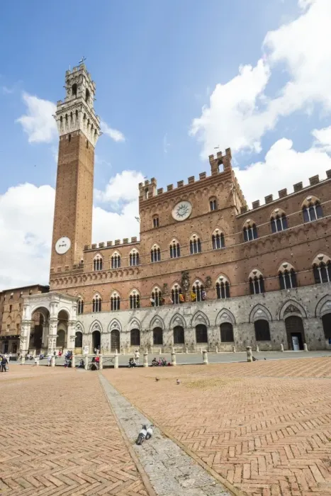 Framed Print : View of Piazza del Campo with the historical Palazzo Pubblico and its Torre del Mangia Framed Print : View of Piazza del Campo with the historical Palazzo Pubblico and its Torre del Mangia