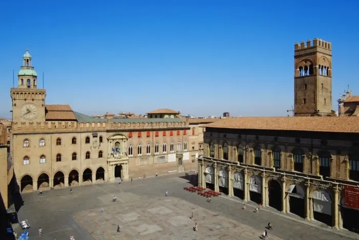 Framed Print : View of Piazza Maggiore, Palazzo del Podesta, Bologna, Emilia-Romagna, Italy, Europe Framed Print : View of Piazza Maggiore, Palazzo del Podesta, Bologna, Emilia-Romagna, Italy, Europe