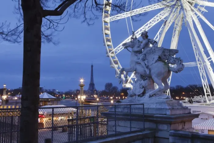 Framed Print : View from Place de la Concorde with big wheel and statue to the Eiffel Tower, Paris, Ile de France, France, Europe Framed Print : View from Place de la Concorde with big wheel and statue to the Eiffel Tower, Paris, Ile de France, France, Europe