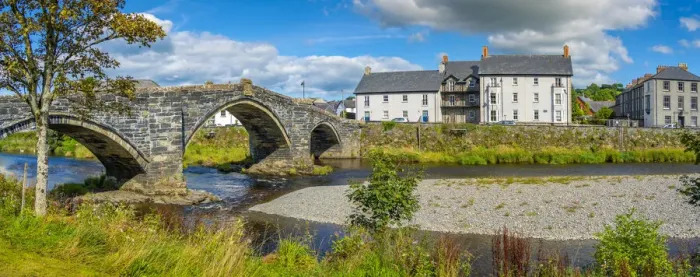 Framed Print : View of Pont Fawr (Inigo Jones Bridge) over Conwy River and riverside houses, Llanrwst Framed Print : View of Pont Fawr (Inigo Jones Bridge) over Conwy River and riverside houses, Llanrwst