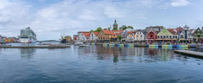 Framed Print : View of reflections in harbour and Stavanger skyline during daytime, Stavanger, Norway Framed Print : View of reflections in harbour and Stavanger skyline during daytime, Stavanger, Norway