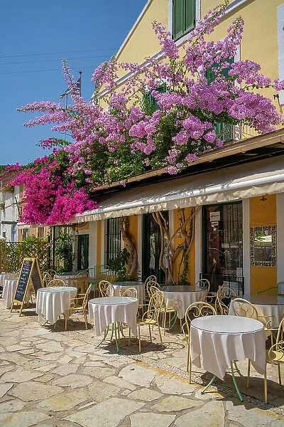 View of restaurant in Fiskardo harbour, Fiskardo, Kefalonia, Ionian Islands, Greek Islands, Greece, Europe