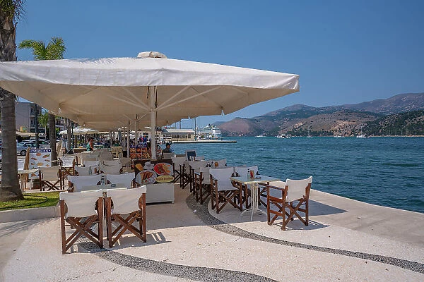 View of restaurant overlooking harbour in Argostoli, capital of Cephalonia, Argostolion, Kefalonia, Ionian Islands, Greek Islands, Greece, Europe