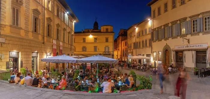 Framed Print : View of restaurant in Piazza San Francesco at dusk, Arezzo, Province of Arezzo, Tuscany, Italy, Europe Framed Print : View of restaurant in Piazza San Francesco at dusk, Arezzo, Province of Arezzo, Tuscany, Italy, Europe