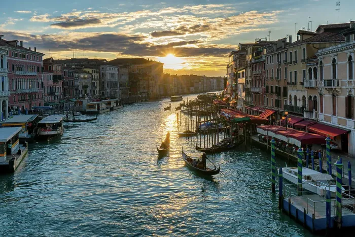 Framed Print : View from Rialto Bridge with colorful houses and the Grand Canal with traditional gondola boats at sunset, Venice, UNESCO World Heritage Site, Veneto, Italy, Europe Framed Print : View from Rialto Bridge with colorful houses and the Grand Canal with traditional gondola boats at sunset, Venice, UNESCO World Heritage Site, Veneto, Italy, Europe