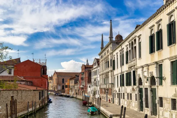 Framed Print : View of Rio della Madonna dell Orto with typical Venetian houses, Venice, UNESCO World Heritage Site, Veneto, Italy, Europe Framed Print : View of Rio della Madonna dell Orto with typical Venetian houses, Venice, UNESCO World Heritage Site, Veneto, Italy, Europe