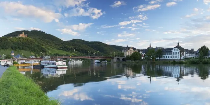 Framed Print : View of River Moselle and Bernkastel-Kues, Rhineland-Palatinate, Germany, Europe Framed Print : View of River Moselle and Bernkastel-Kues, Rhineland-Palatinate, Germany, Europe