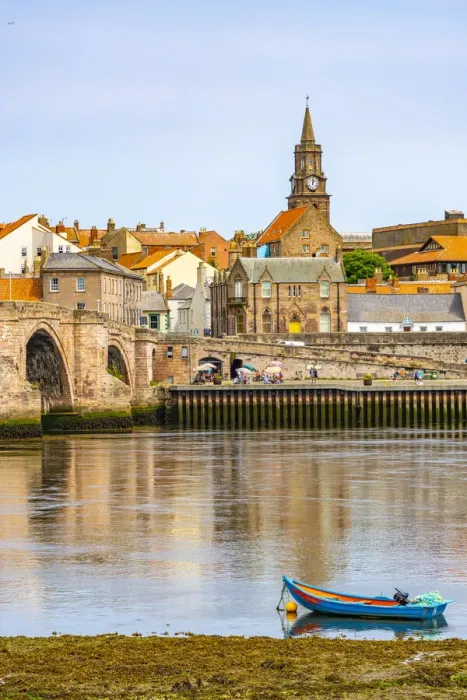 Framed Print : View of River Tweed and town buildings, Berwick-upon-Tweed, Northumberland, England Framed Print : View of River Tweed and town buildings, Berwick-upon-Tweed, Northumberland, England