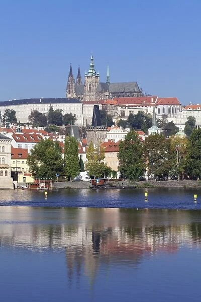 View over the River Vltava to the Castle District with St. Vitus Cathedral and Royal Palace, UNESCO World Heritage Site, Prague, Bohemia, Czech Republic, Europe