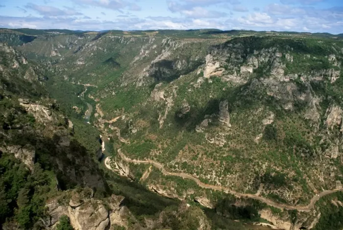 Framed Print : View from Roc des Hourtous of the Gorges du Tarn, Lozere, Languedoc-Roussillon Framed Print : View from Roc des Hourtous of the Gorges du Tarn, Lozere, Languedoc-Roussillon