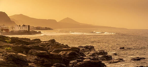 View of rocky coastline and Atlantic sea at sunset near El Pagador, Las Palmas, Gran Canaria, Canary Islands, Spain, Atlantic, Europe