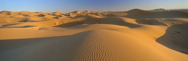 View across sand dunes of the Erg Chebbi