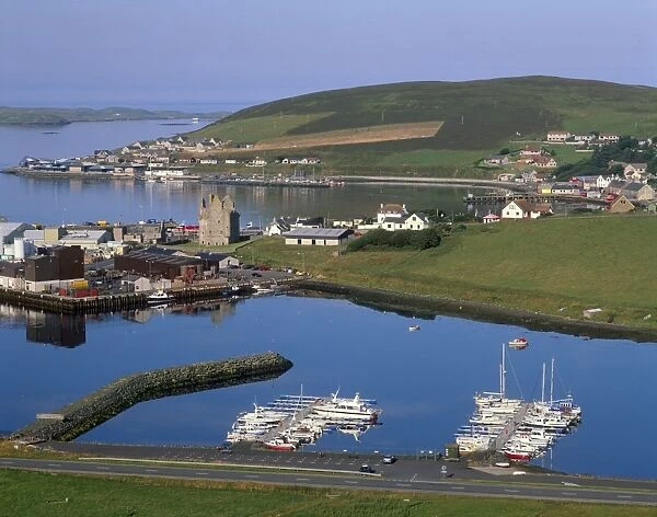 View of Scalloway, ancient capital of Shetland, and Scalloway Castle built by forced labour by Earl Patrick in 1600, Scalloway, Shetland Islands, Scotland, United