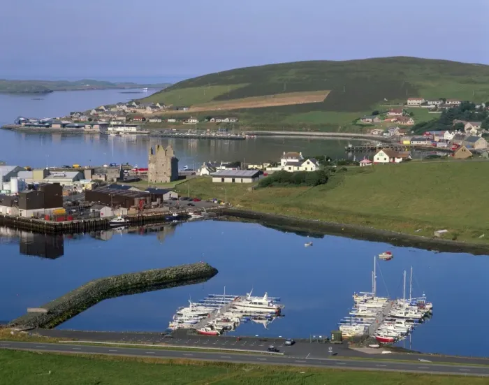 Framed Print : View of Scalloway, ancient capital of Shetland, and Scalloway Castle built by forced labour by Earl Patrick in 1600, Scalloway, Shetland Islands, Scotland, United Framed Print : View of Scalloway, ancient capital of Shetland, and Scalloway Castle built by forced labour by Earl Patrick in 1600, Scalloway, Shetland Islands, Scotland, United