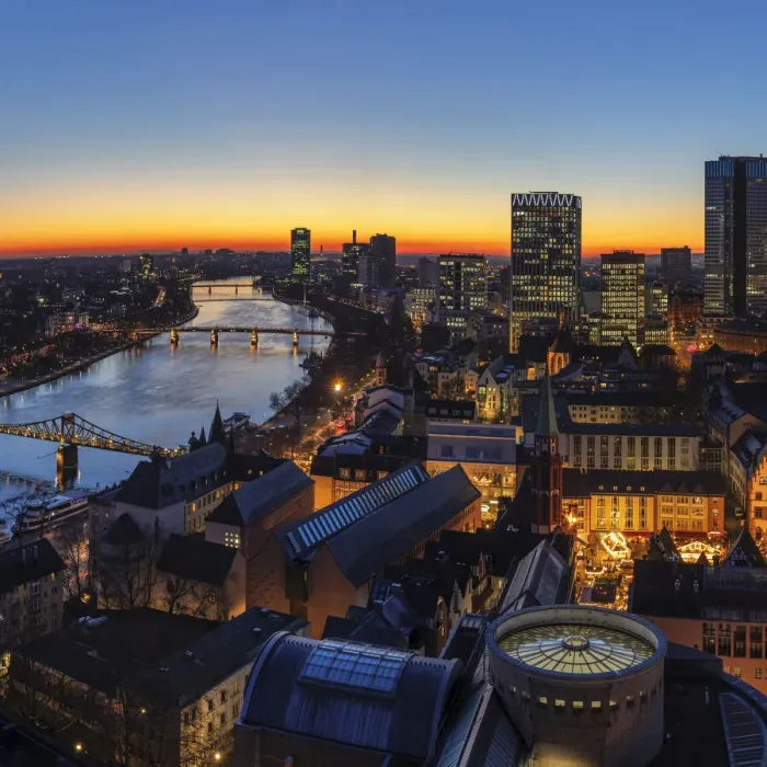 Framed Print : View over Schirn Art Hall to the skyline of Frankfurt am Main, Hesse, Germany, Europe Framed Print : View over Schirn Art Hall to the skyline of Frankfurt am Main, Hesse, Germany, Europe