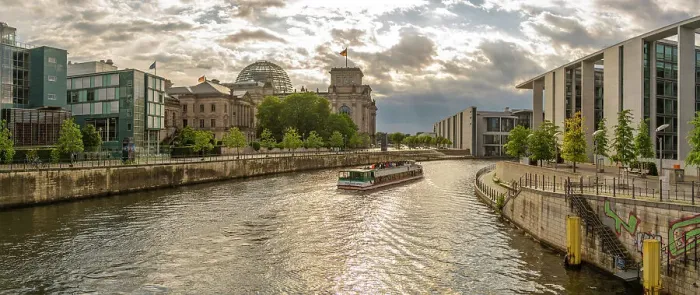 Framed Print : View of sightseeing cruise boat on River Spree and the Reichstag (German Parliament building), Mitte, Berlin, Germany, Europe Framed Print : View of sightseeing cruise boat on River Spree and the Reichstag (German Parliament building), Mitte, Berlin, Germany, Europe