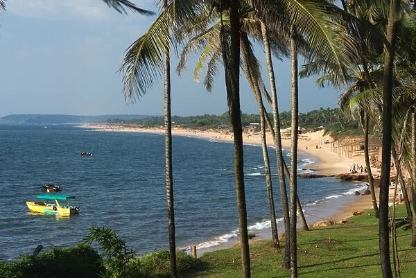 View along Sinquerim Beach, Fort Aguada, Goa, India, Asia